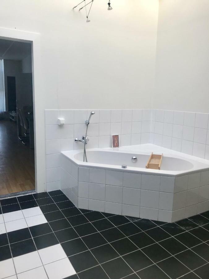Guesthouse Uit De Kunst Leeuwarden Zewnętrze zdjęcie